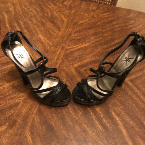 Absolutely Adorable heels. - Picture 2 of 5